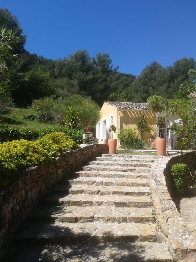 Bed and Breakfast Mas Lei Bancau Le Beausset Esterno foto