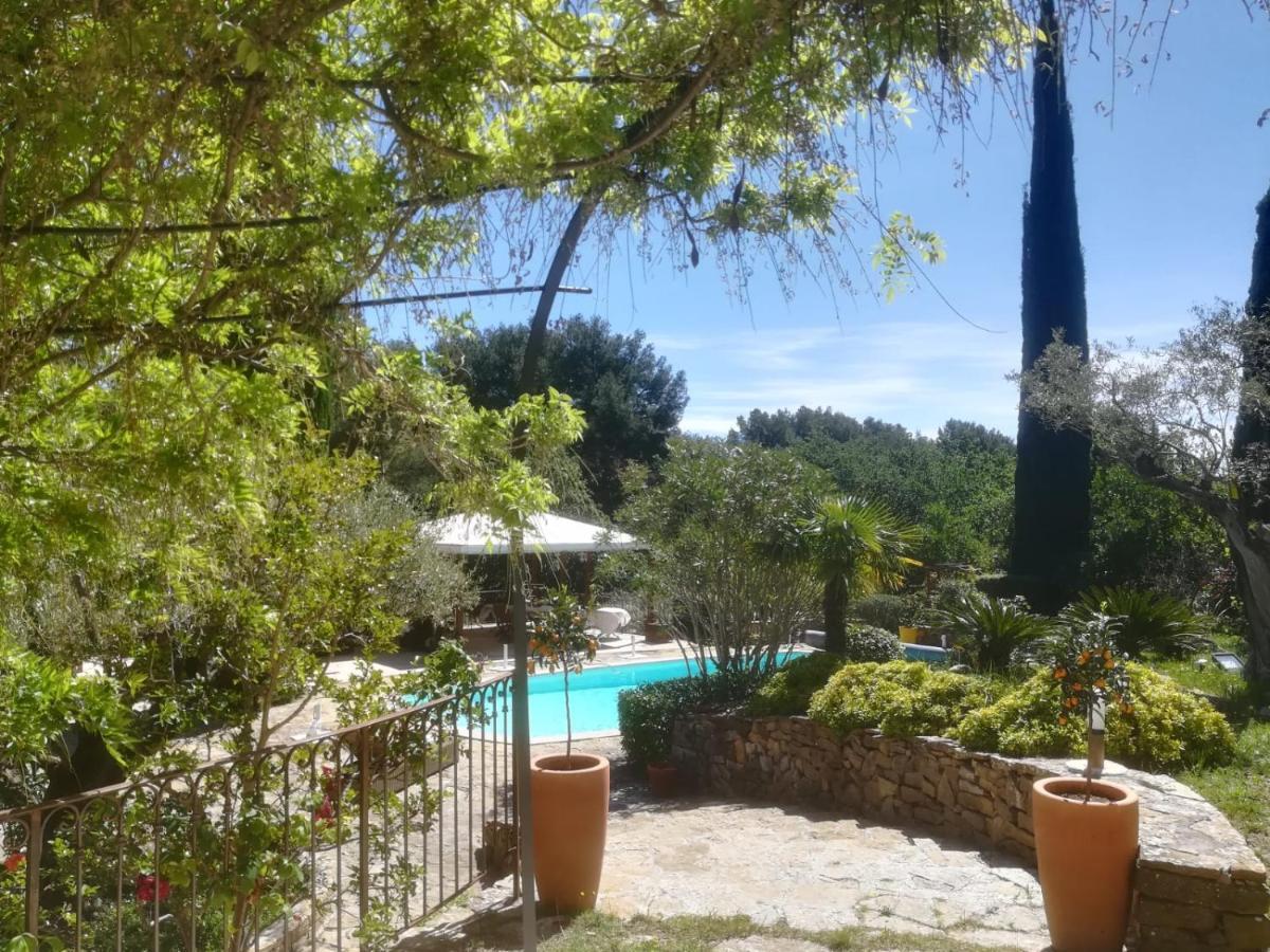 Bed and Breakfast Mas Lei Bancau Le Beausset Esterno foto